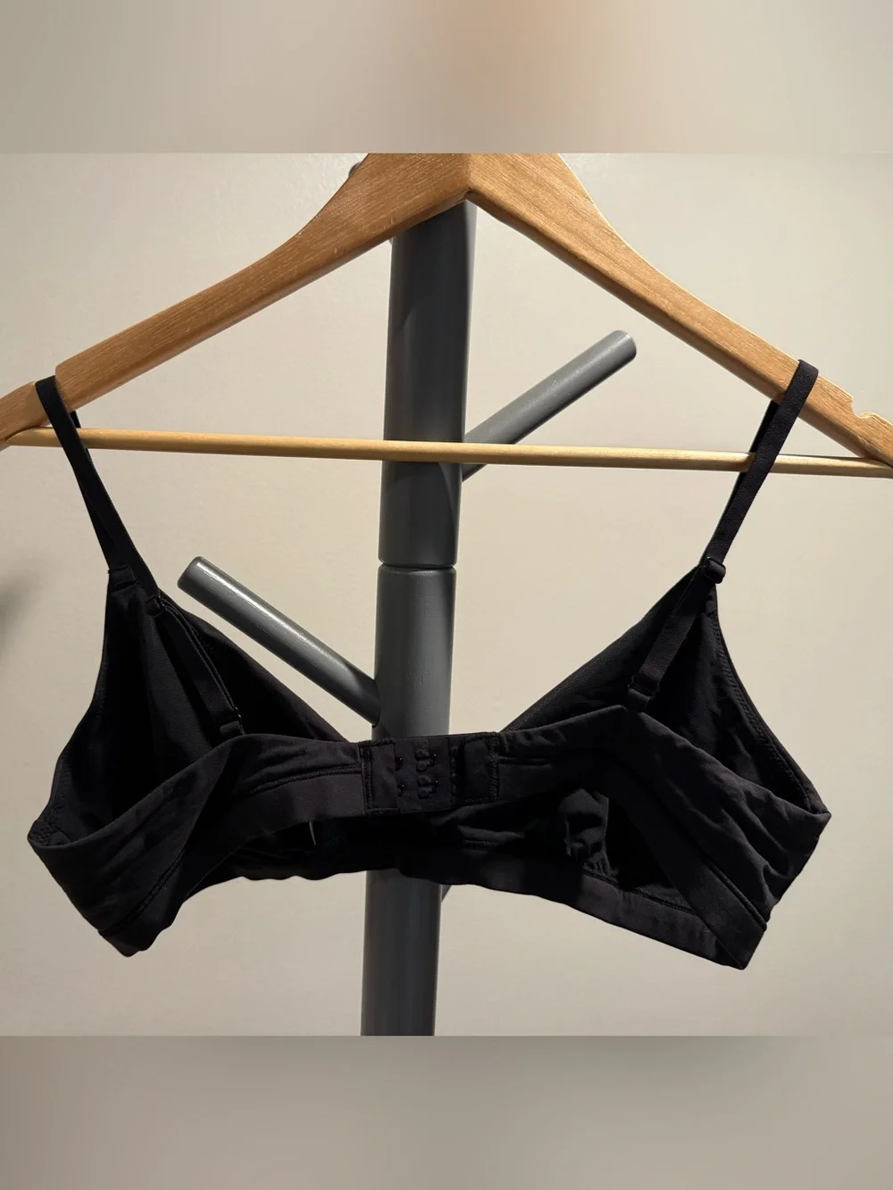 SKIMS- Triangle Bralette - Picture 2 of 4